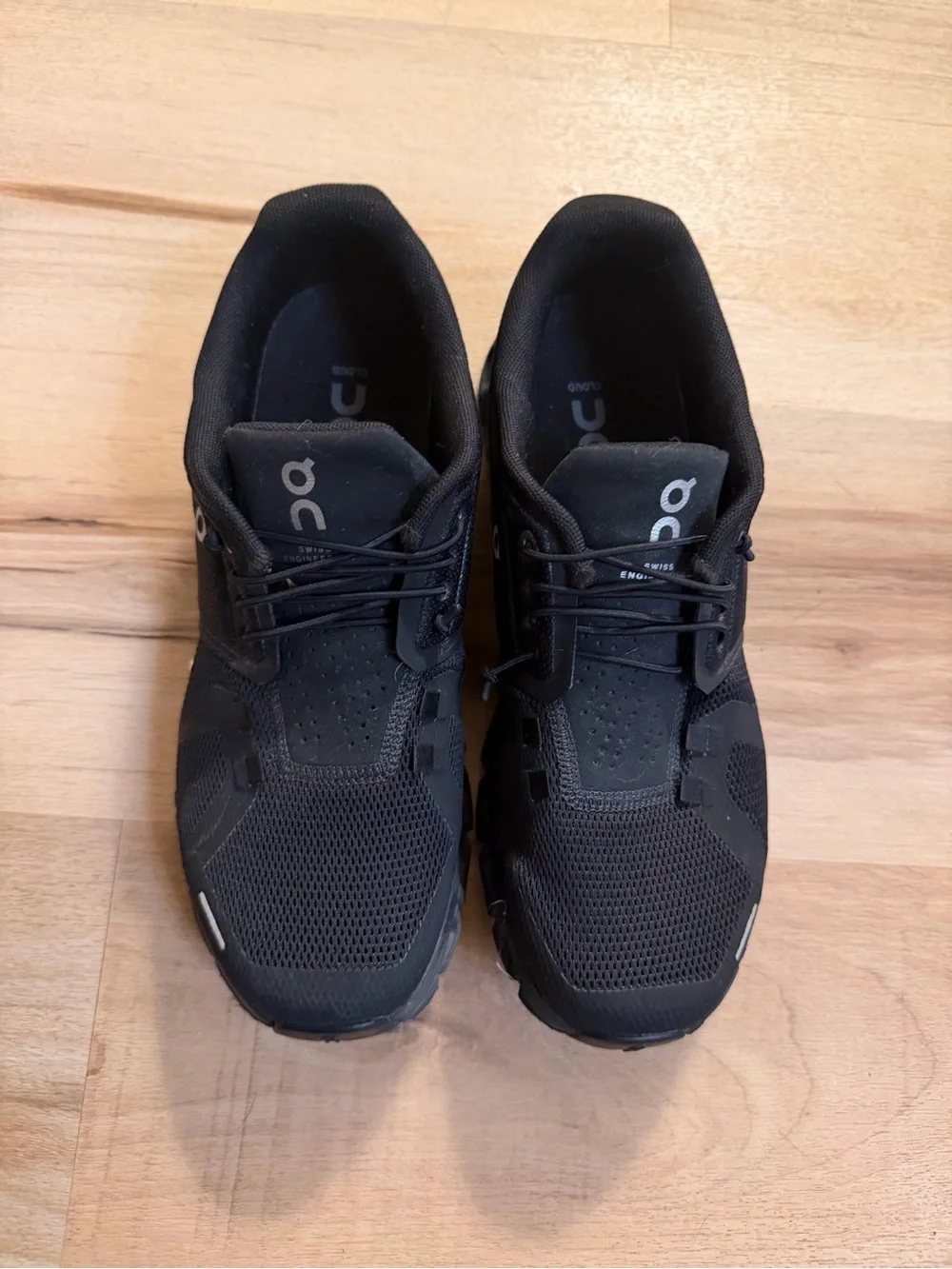 On Running Cloud 6 Black Athletic Running Shoes